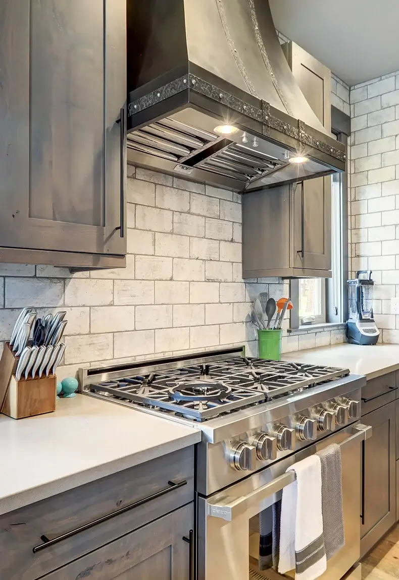 Kitchen with Diamond-shaped Tile Backsplash and Stainless Steel Range Hood   Kitchen backsplash designs, Replacing kitchen countertops, Traditional  kitchen design