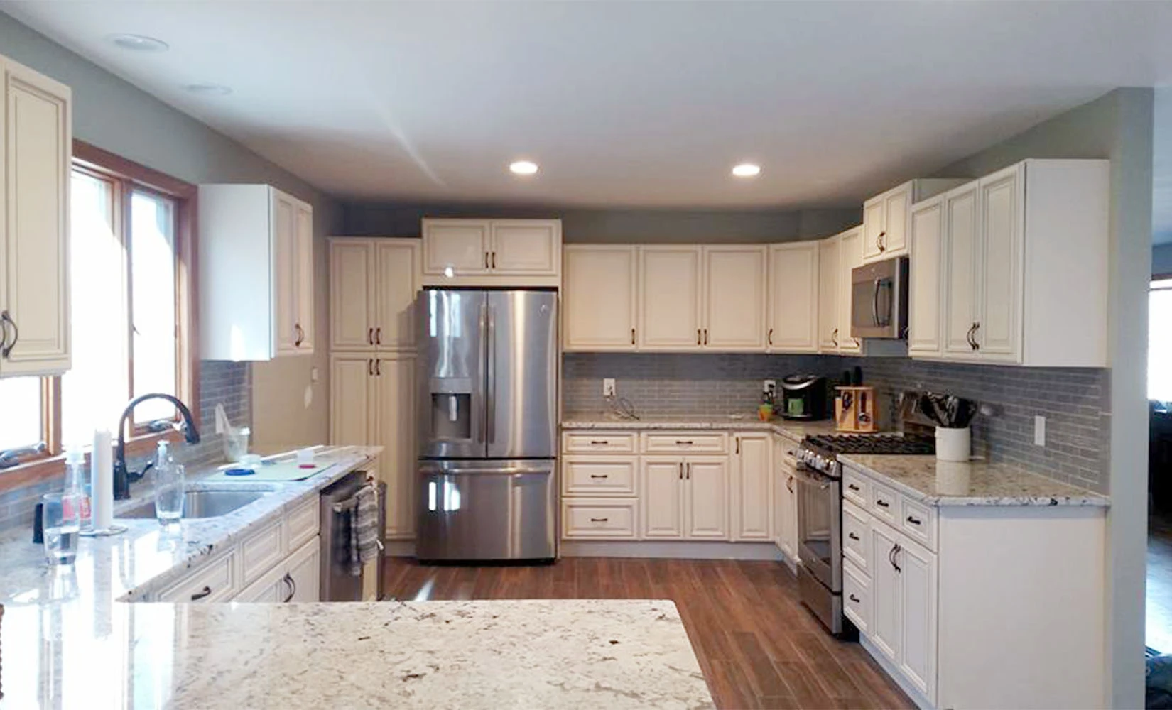 Kitchen with pearl cabinets from Kitchen Cabinet Kings.