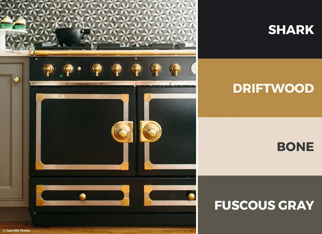 A black and gold kitchen color scheme is elegant and luxurious.