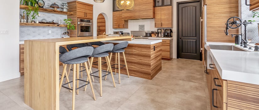 https://cdn.kitchencabinetkings.com/media/siege/kitchen-flooring-2022/stone-look-vinyl-flooring-with-wood-cabinets.jpg