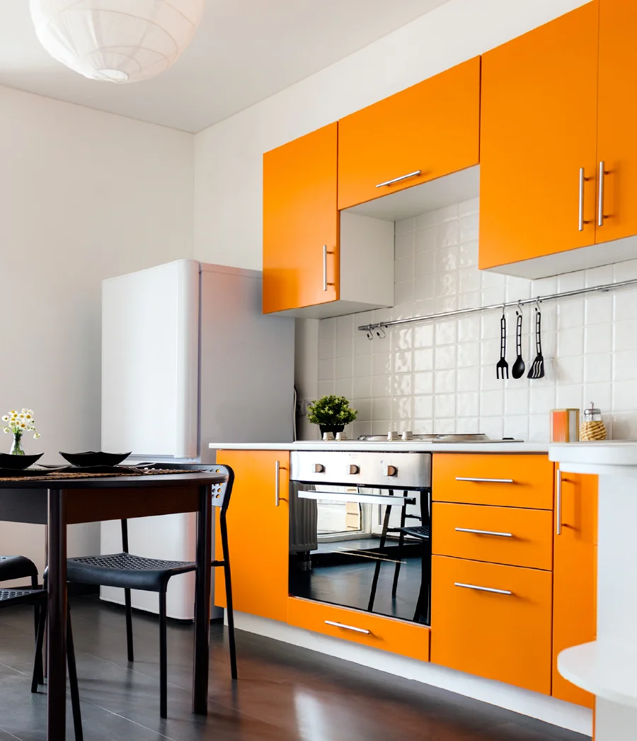 Two-tone kitchen cabinets with tide line wall