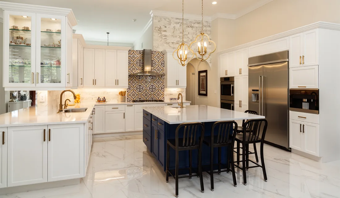 Transitional kitchen with white shaker cabinets.